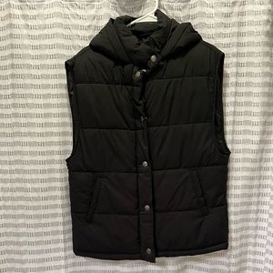 Oversized black American Eagle puffer vest w/hood